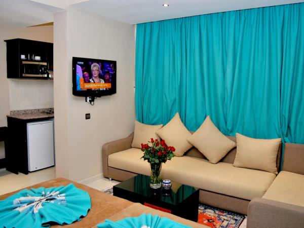 Suite Hotel Tilila : photo 2 de la chambre studio avec balcon (4 adultes et 1 enfant)