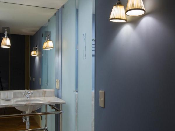 M Maison Particulière Porto : photo 6 de la chambre suite avec terrasse privée