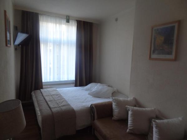 Logies Ocelot : photo 4 de la chambre chambre double confortable avec douche et toilettes privées