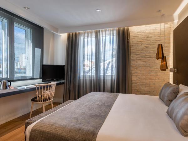 Catalonia Gran Vía Madrid : photo 7 de la chambre chambre double supérieure avec terrasse et bain à remous