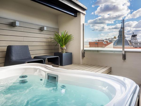 Catalonia Gran Vía Madrid : photo 6 de la chambre suite avec terrasse et bain à remous