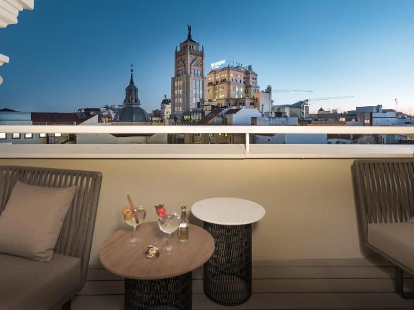 Catalonia Gran Vía Madrid : photo 7 de la chambre suite avec terrasse et bain à remous