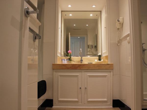 Hôtel Victoria : photo 7 de la chambre chambre double deluxe avec terrasse - vue sur jardin