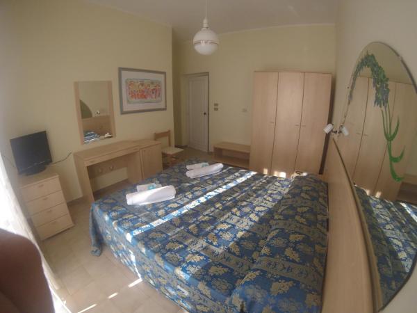 Hotel Riviera : photo 8 de la chambre chambre double ou lits jumeaux