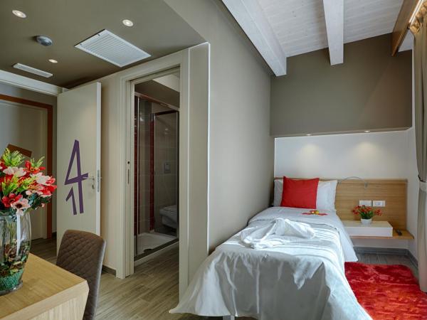 Hospitality Hotel : photo 6 de la chambre chambre triple