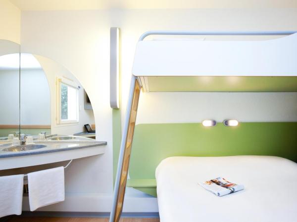 Ibis Budget Sisteron : photo 5 de la chambre chambre triple avec lit superposé