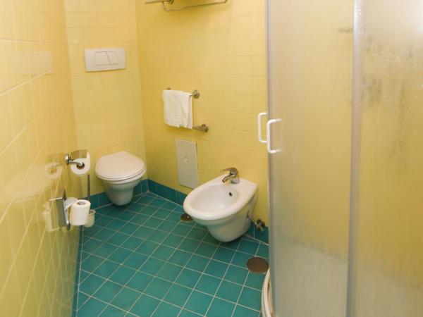 Hotel Tourist : photo 2 de la chambre chambre triple classique