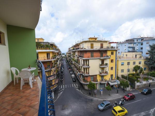 Hotel Tourist : photo 2 de la chambre chambre double classique avec balcon