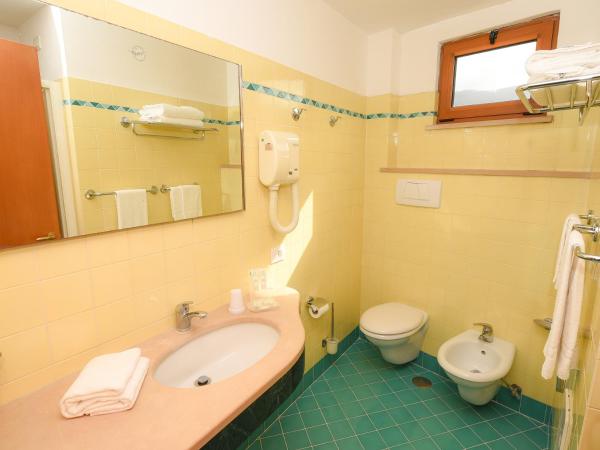 Hotel Tourist : photo 3 de la chambre chambre double classique avec balcon