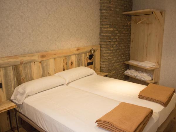 Black Swan Hostel Sevilla : photo 2 de la chambre chambre double avec salle de bains privative