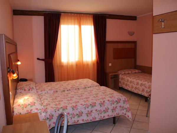 Hôtel Lutetia : photo 1 de la chambre chambre triple