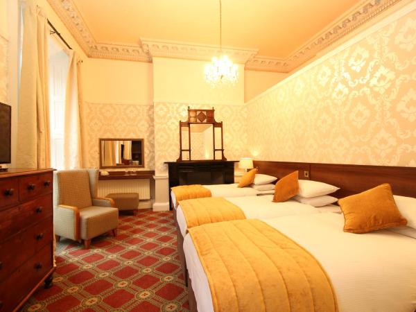 Castle Hotel : photo 5 de la chambre chambre triple