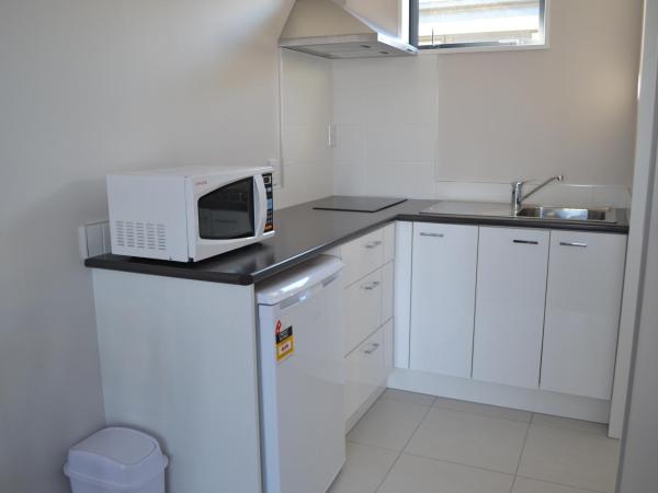 319 Addington Motel : photo 8 de la chambre studio lit queen-size avec baignoire (2 adultes)