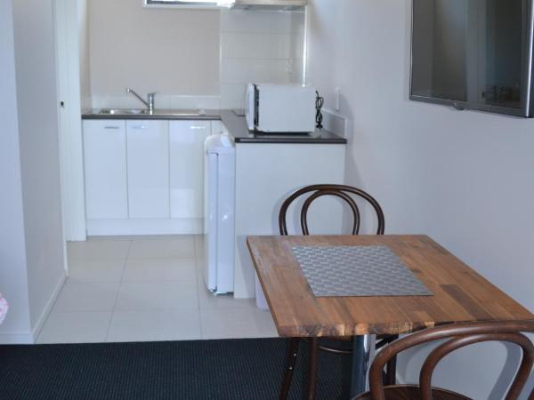 319 Addington Motel : photo 5 de la chambre studio lit queen-size avec baignoire (2 adultes)