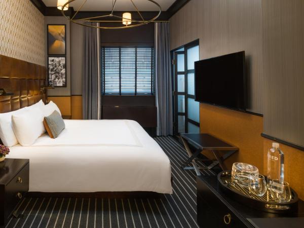 Gild Hall, A Thompson Hotel, by Hyatt : photo 3 de la chambre chambre lit king-size avec baignoire accessible aux personnes à mobilité réduite