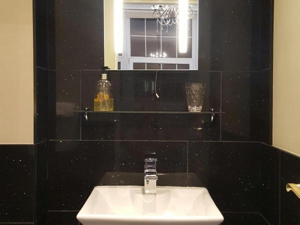 Lochnagar Guest House : photo 4 de la chambre chambre double ou lits jumeaux avec salle de bains privative