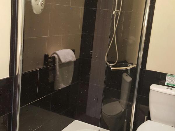 Lochnagar Guest House : photo 3 de la chambre chambre double ou lits jumeaux avec salle de bains privative