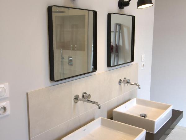 Villa Meridia : photo 1 de la chambre chambre lit queen-size - vue sur jardin