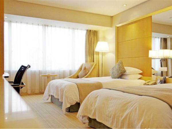 Jin Jiang Tower : photo 3 de la chambre chambre lits jumeaux deluxe - vue sur ville