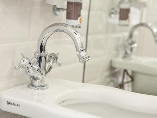 Duca D'Aosta Hotel : photo 5 de la chambre chambre double ou lits jumeaux - vue sur ville