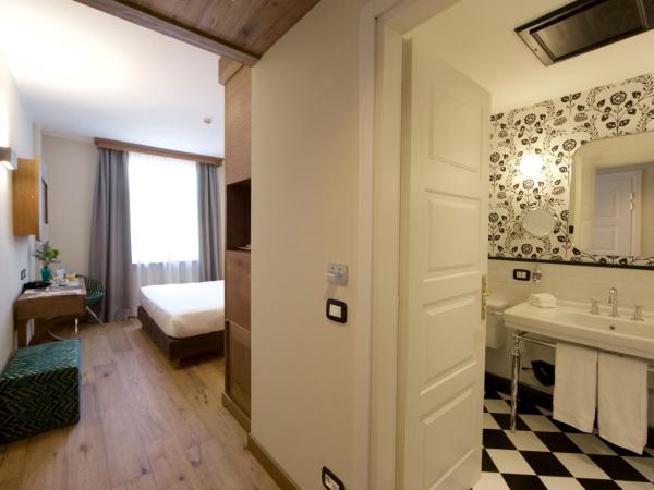 Duca D'Aosta Hotel : photo 2 de la chambre chambre double ou lits jumeaux - vue sur ville