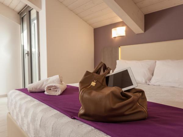 Hotel Gioia : photo 4 de la chambre suite avec baignoire spa