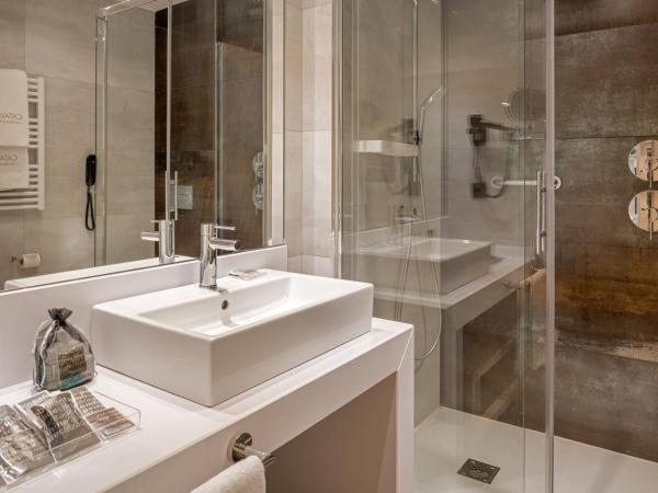 Catalonia Gran Vía Madrid : photo 8 de la chambre chambre double supérieure avec terrasse et bain à remous