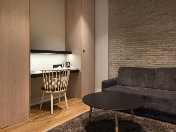 Catalonia Gran Vía Madrid : photo 6 de la chambre chambre double supérieure avec terrasse et bain à remous