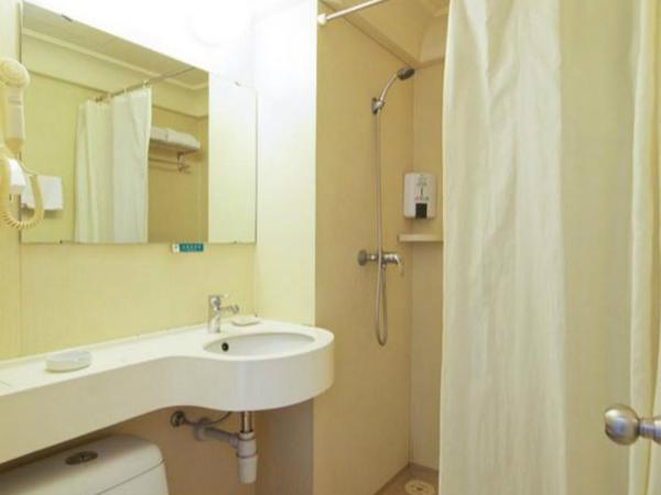 Jinjiang Inn Qingdao Bus Station : photo 2 de la chambre chambre double affaires c sans fenêtre