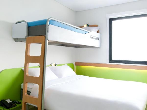 Ibis Budget Jakarta Daan Mogot : photo 6 de la chambre hébergement standard avec 1 lit double et 1 lit superposé