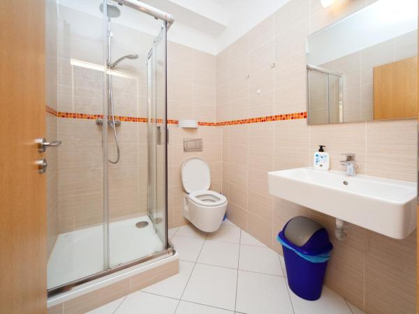 Hostel Orange : photo 7 de la chambre lit simple en dortoir mixte de 18 lits