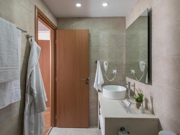Bluebell Luxury Suites : photo 8 de la chambre suite junior supérieure avec balcon