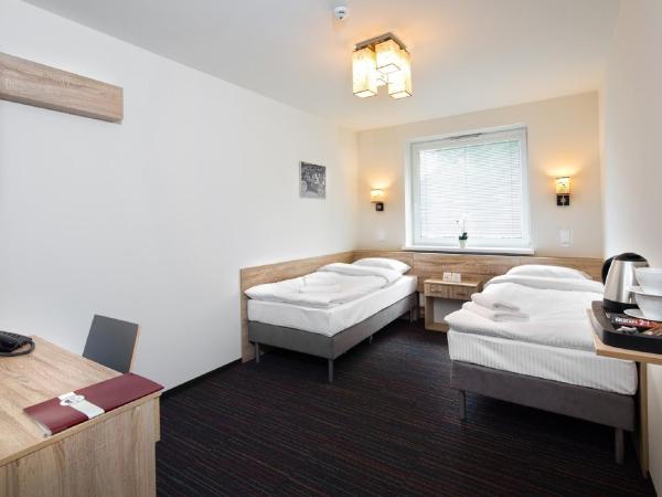 Automobil Hotel : photo 2 de la chambre chambre lits jumeaux