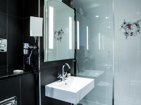 Le Général Hôtel : photo 4 de la chambre chambre cosy avec lit double