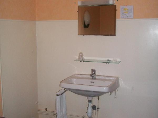 Hotel L'Aiglon : photo 2 de la chambre chambre simple Économique avec toilettes communes