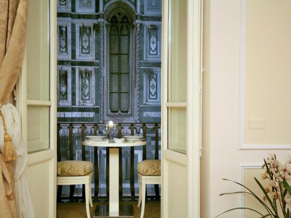 Granduomo Charming Accomodation : photo 2 de la chambre appartement de luxe avec balcon (2 adultes) - vue sur duomo