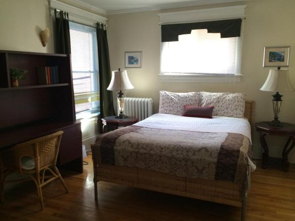 Rideau Inn : photo 5 de la chambre chambre avec lit queen-size et salle de bains externe privative