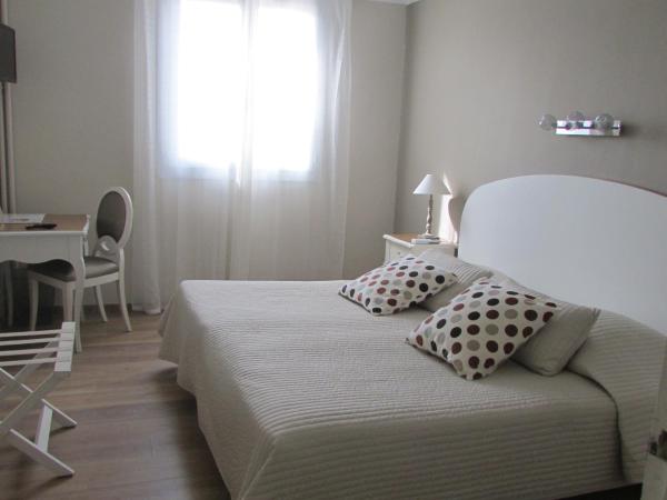 Le Castelet des Alpilles : photo 2 de la chambre chambre double standard avec douche