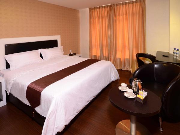 Hotel Nusa CT : photo 2 de la chambre chambre lit king-size supérieure