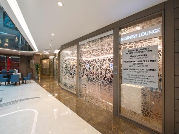 Radisson Blu Hotel, Istanbul Sisli : photo 8 de la chambre suite avec accès au salon - vue sur ville