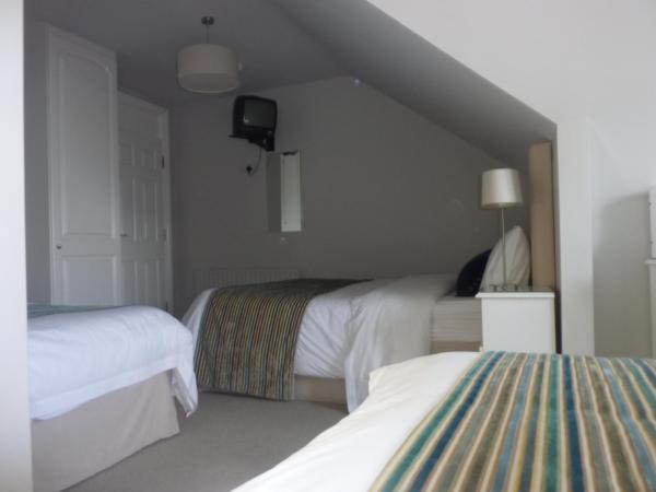 Westwinds Guestlodge : photo 2 de la chambre chambre quadruple