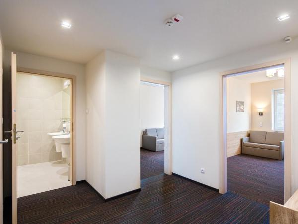 Automobil Hotel : photo 4 de la chambre suite familiale (2 adultes + 2 enfants)