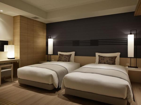 Kobe Minato Onsen Ren : photo 2 de la chambre deluxe twin room with tatami area and terrace - ocean view