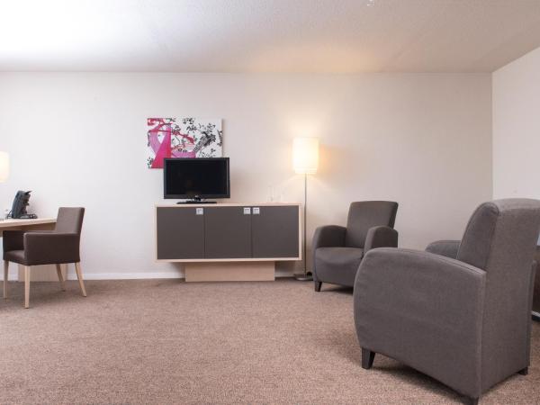 Mercure Bonn Hardtberg : photo 3 de la chambre suite lit double avec canapé