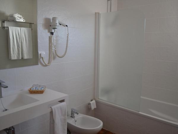 Hotel S´Aguarda : photo 4 de la chambre chambre triple avec terrasse