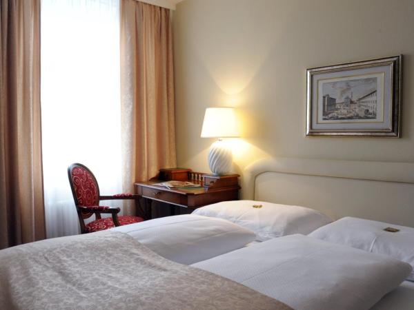 Hotel Vier Jahreszeiten Salzburg : photo 2 de la chambre chambre quadruple