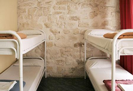 Aloha Hostel Eiffel Tower by Hiphophostels : photo 1 de la chambre lit dans dortoir mixte de 4 lits