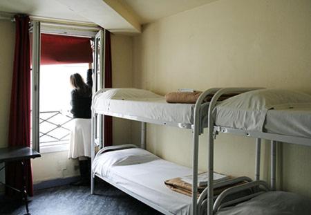 Aloha Hostel Eiffel Tower by Hiphophostels : photo 1 de la chambre lit dans dortoir pour femmes de 4 lits