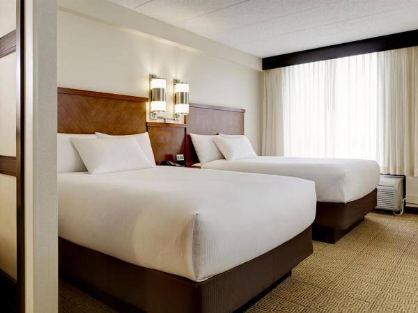 Hyatt Place Nashville Airport : photo 2 de la chambre chambre avec 2 lits doubles et canapé-lit