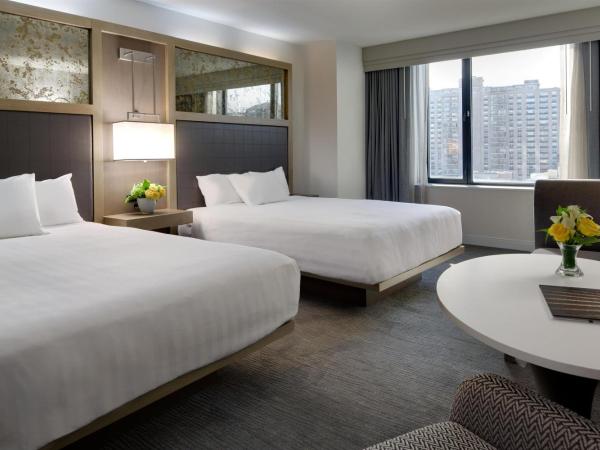 Hyatt Regency Boston : photo 2 de la chambre chambre avec 2 lits queen-size et douche accessible aux personnes à mobilité réduite